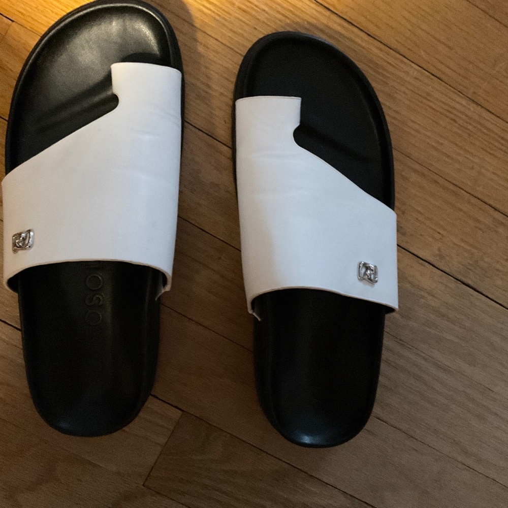 Aerosole white leather upper sandals size 9